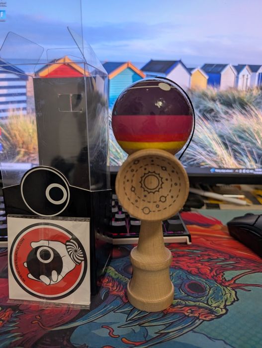 O Kendama grip foarte cu balene hole și rulment