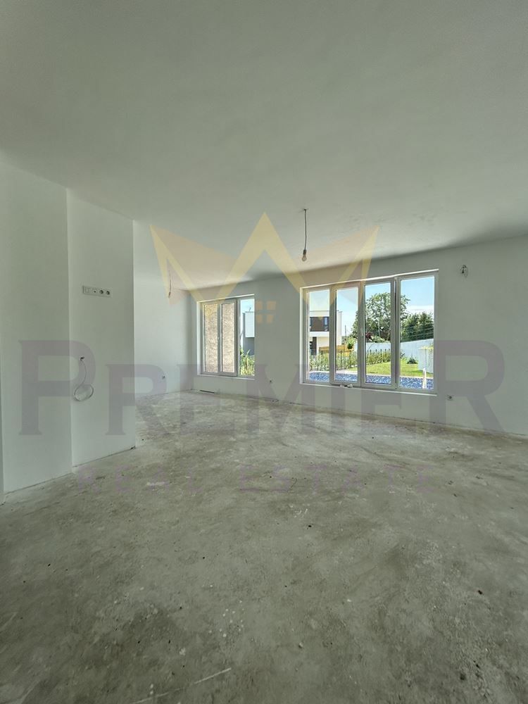 Продава се Къща в Варна, Виница - 300 кв.м за 1500 €/кв.м - Снимка #4