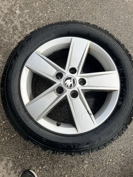 Оригинални джанти Skoda с гуми   205/55R16 DOT 2024