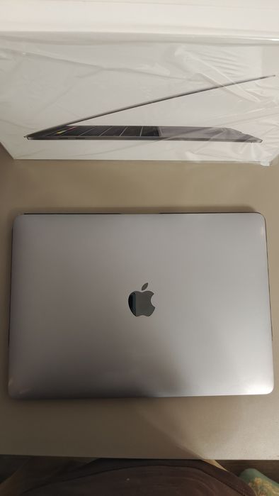 Продам MacBook pro 2019