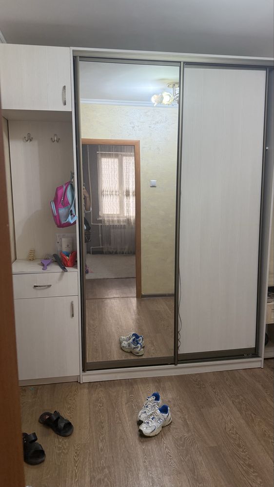 Продам Шкаф для спальной и прихожей в хорошем состоянии