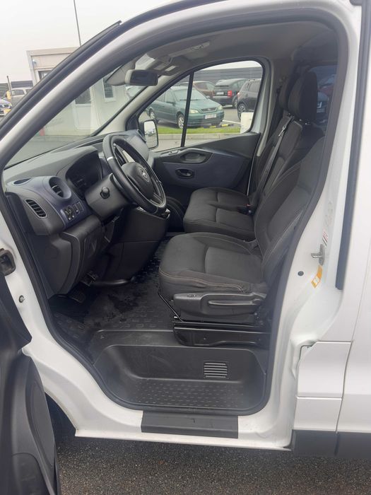 Opel Vivaro, 8+1, 2016, model lung, 1.6 diesel biturbo, euro 6