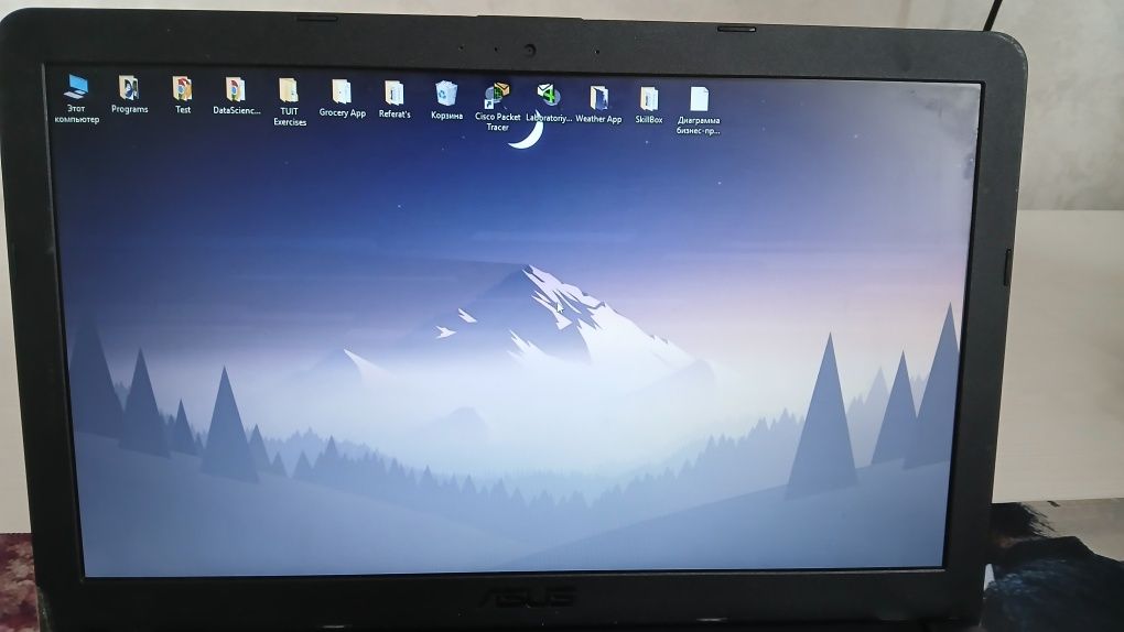 Noutbuk satiladi! Asus i3 8Gb operativka, 256Gb SSD, 1Tb Hard Disk