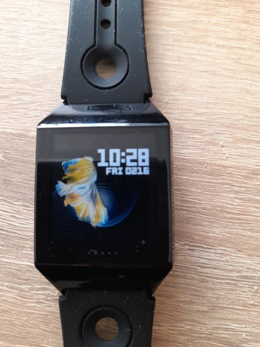 Ceas fitness nou in cutie cu incarcator