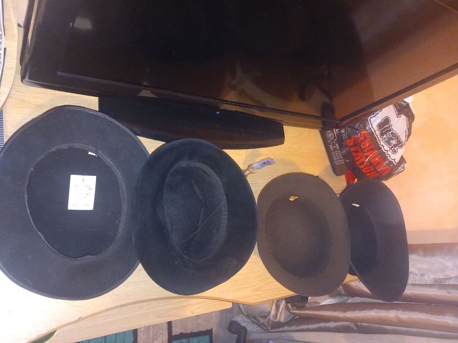 Set 4 palarii dama din catifea stare exceptionala.