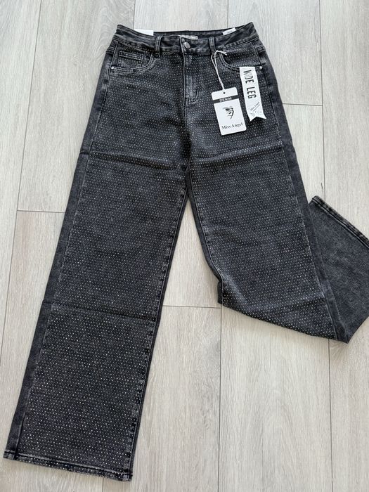 Hainute de vanzare