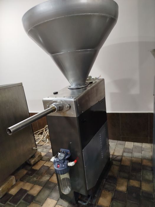 Колбасное оборудование шприц 2х шнековый вакуумный российского п-ва