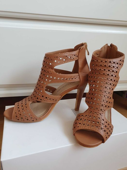 Sandale Maro, cu toc