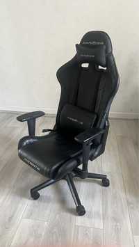 Игровое кресло DXRACER