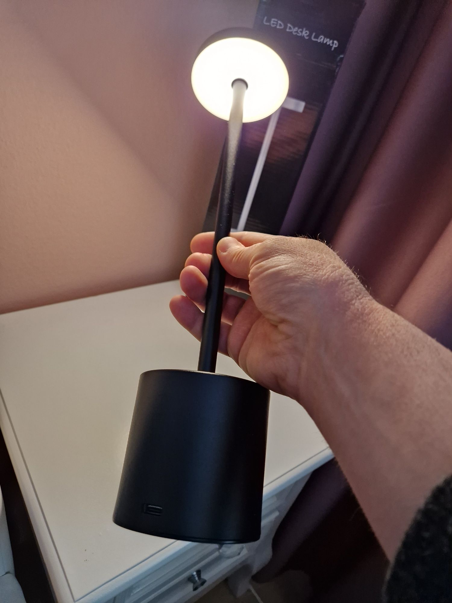 Лед лампа за маса / безжична - 3 режима на светене и регул. светлина