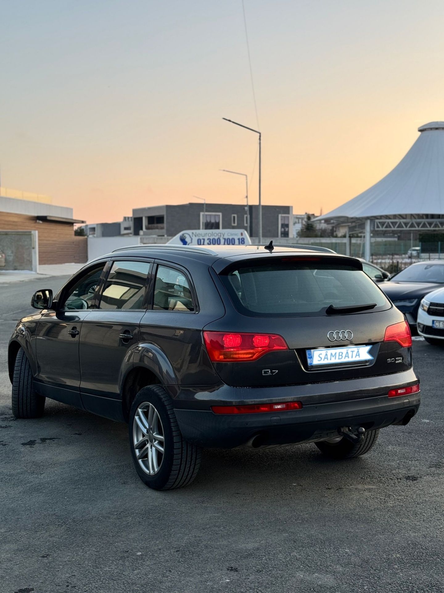 Vând Q7 3.0 TDI.