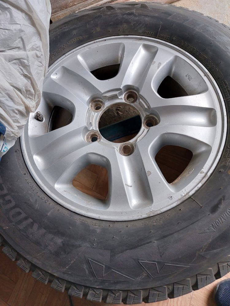 Продам шины Bridgestone Blizzak с диской 265/65/17