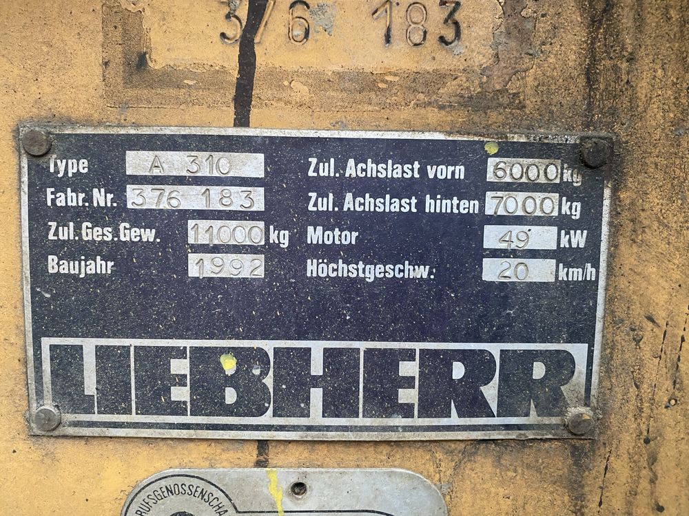 Excavator pe roti