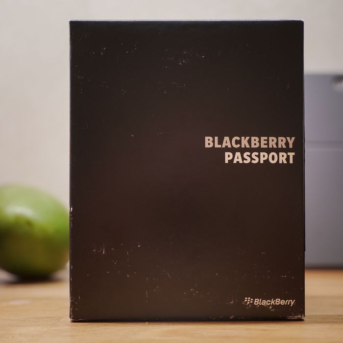 Vand Blackberry Passport Alb sigilat, garantie