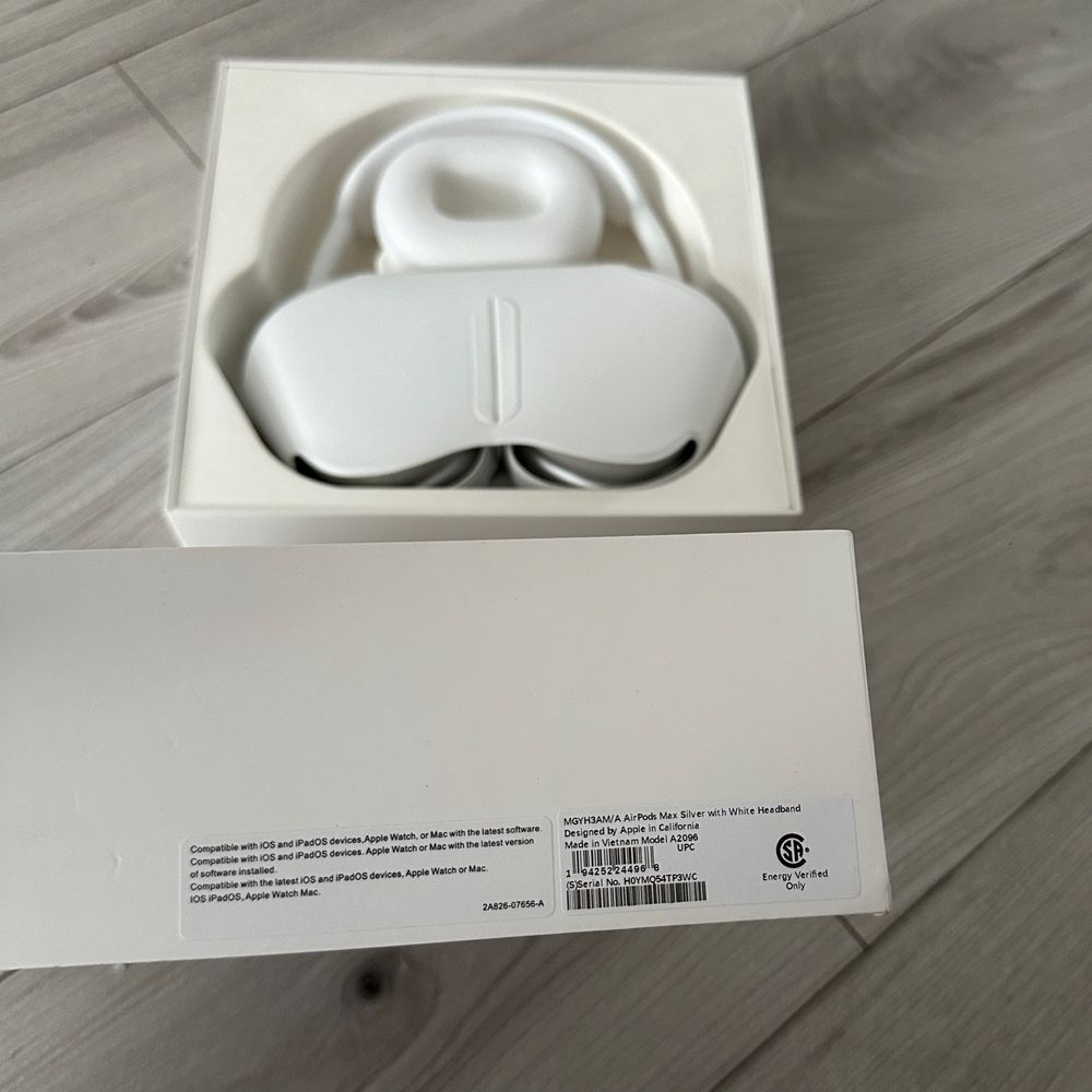 AirPods max silver noi