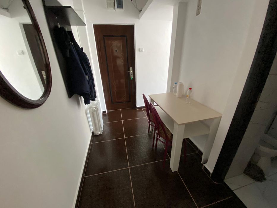 Inchiriez apartament Craiovita Noua