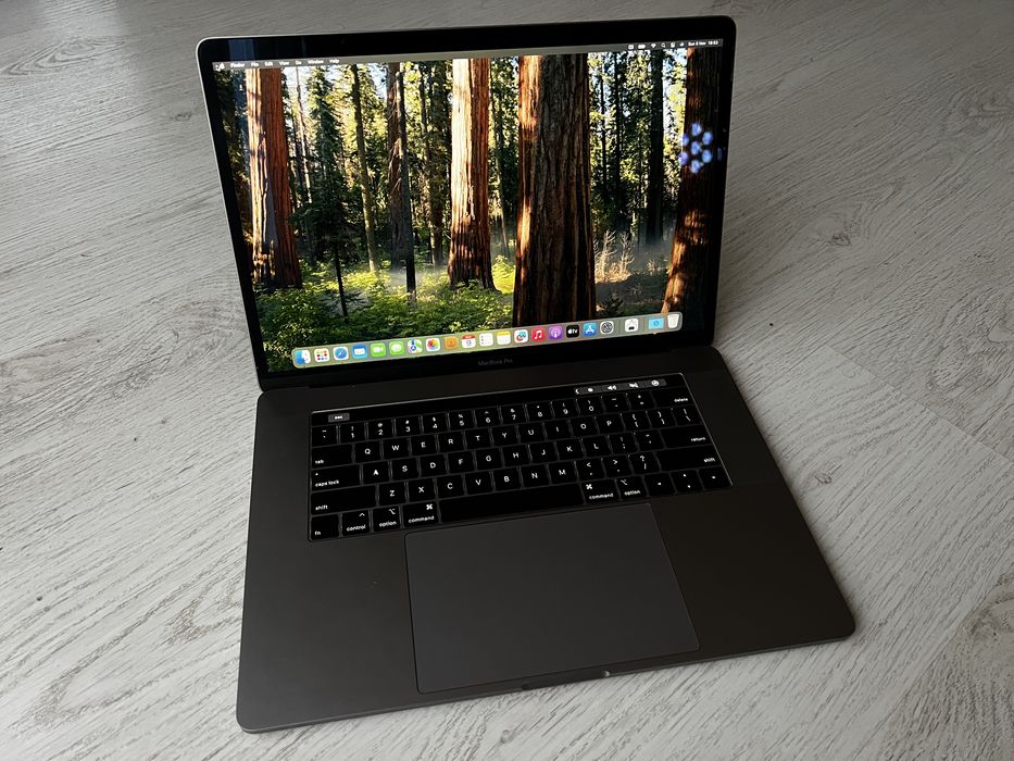 Apple macbook pro , i9 ,16Gb RAM, 500gb SSD, 15 inch, mid 2018, a1990