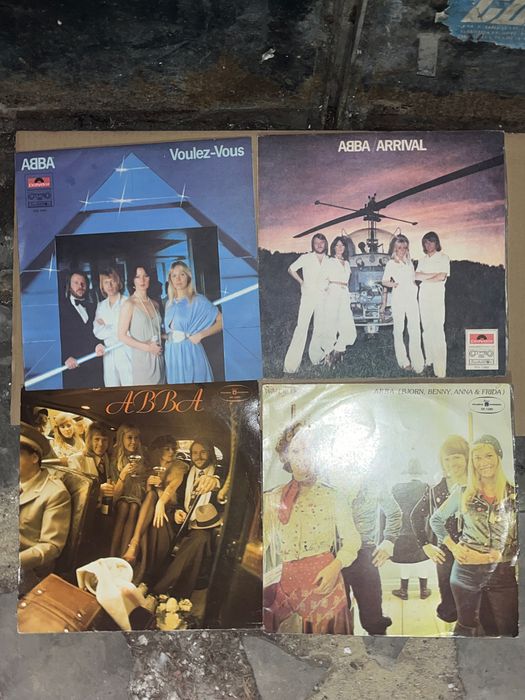 Плочи на известни изпълнители СПЕШНО!