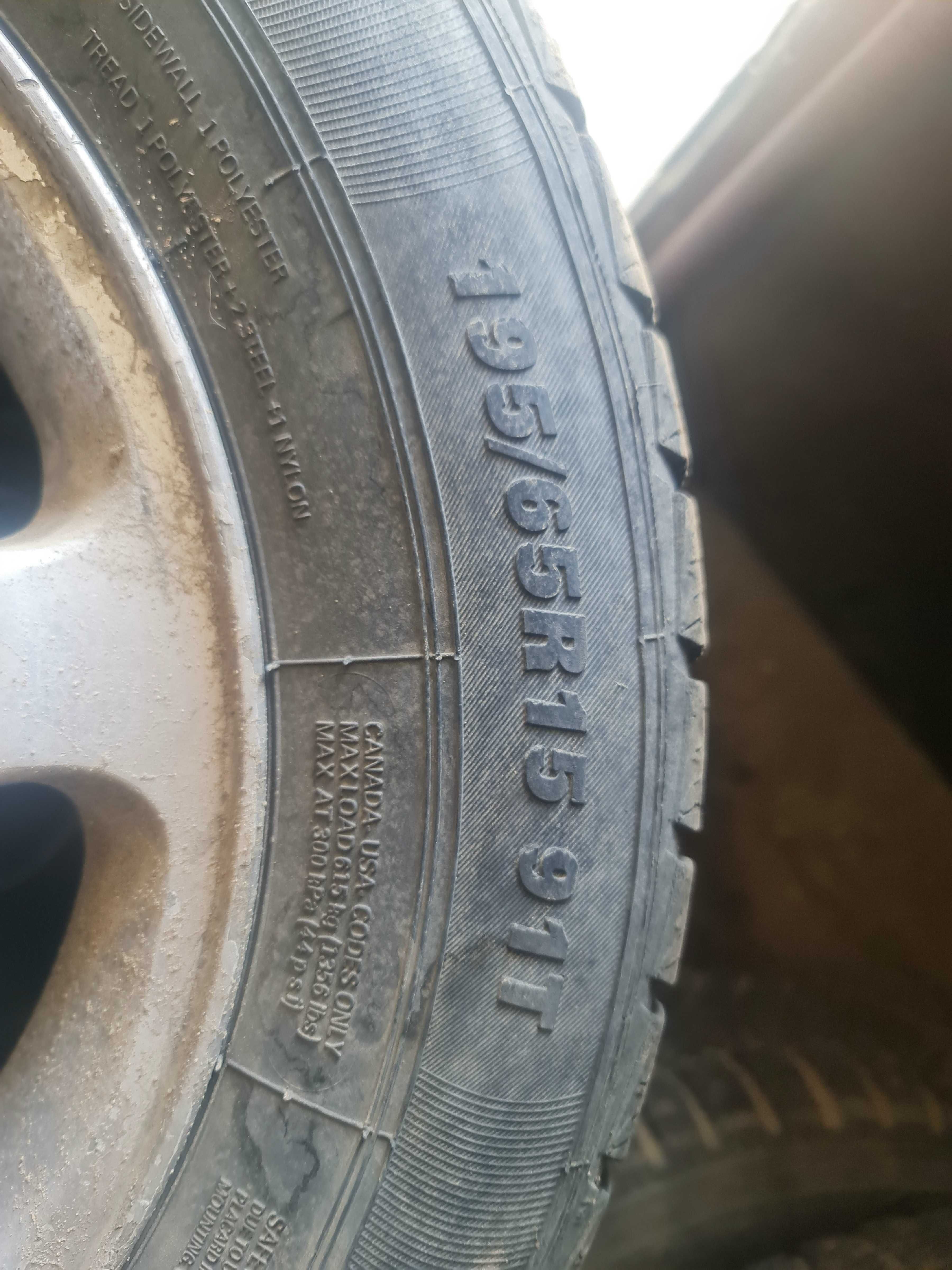 продам диски с резиной с китайца 4*100 всесезонка r15
