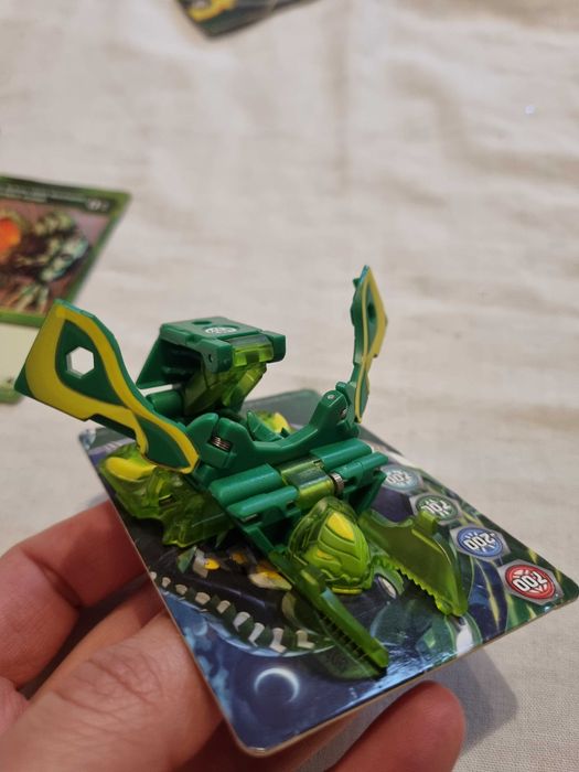 Set 6 bucati figurine bakugan