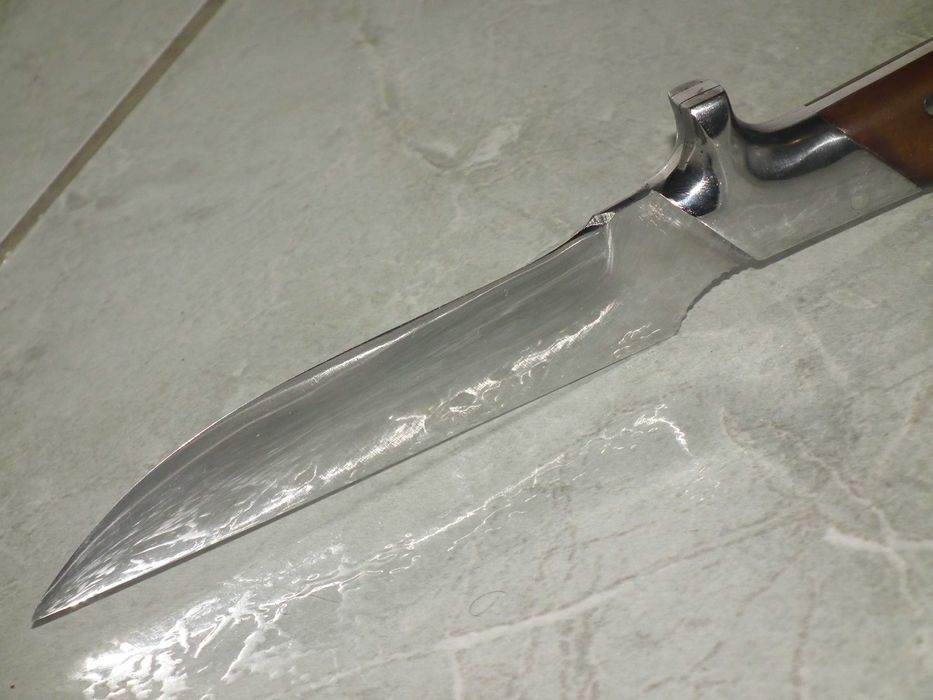 Cutit masiv retro - probabil cutit militar - ín stare foarte buná