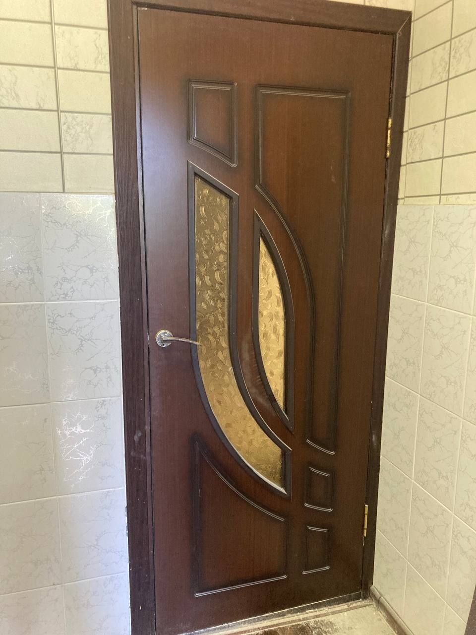 Eshiklar Bir (1) dona  o‘lchami: 110x200 sm, Uch (3) dona 80x200 sm