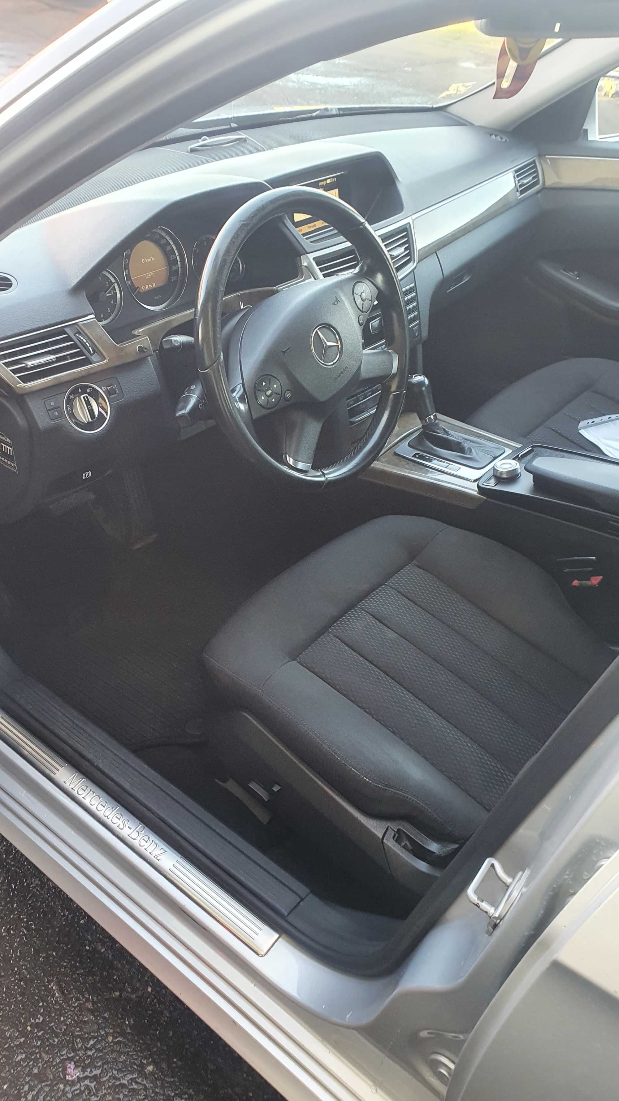 Vând Mercedes e250