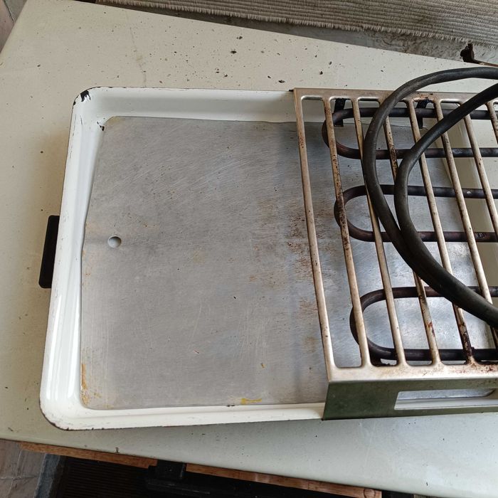 Българска скара с подвижна тава, малко използвана