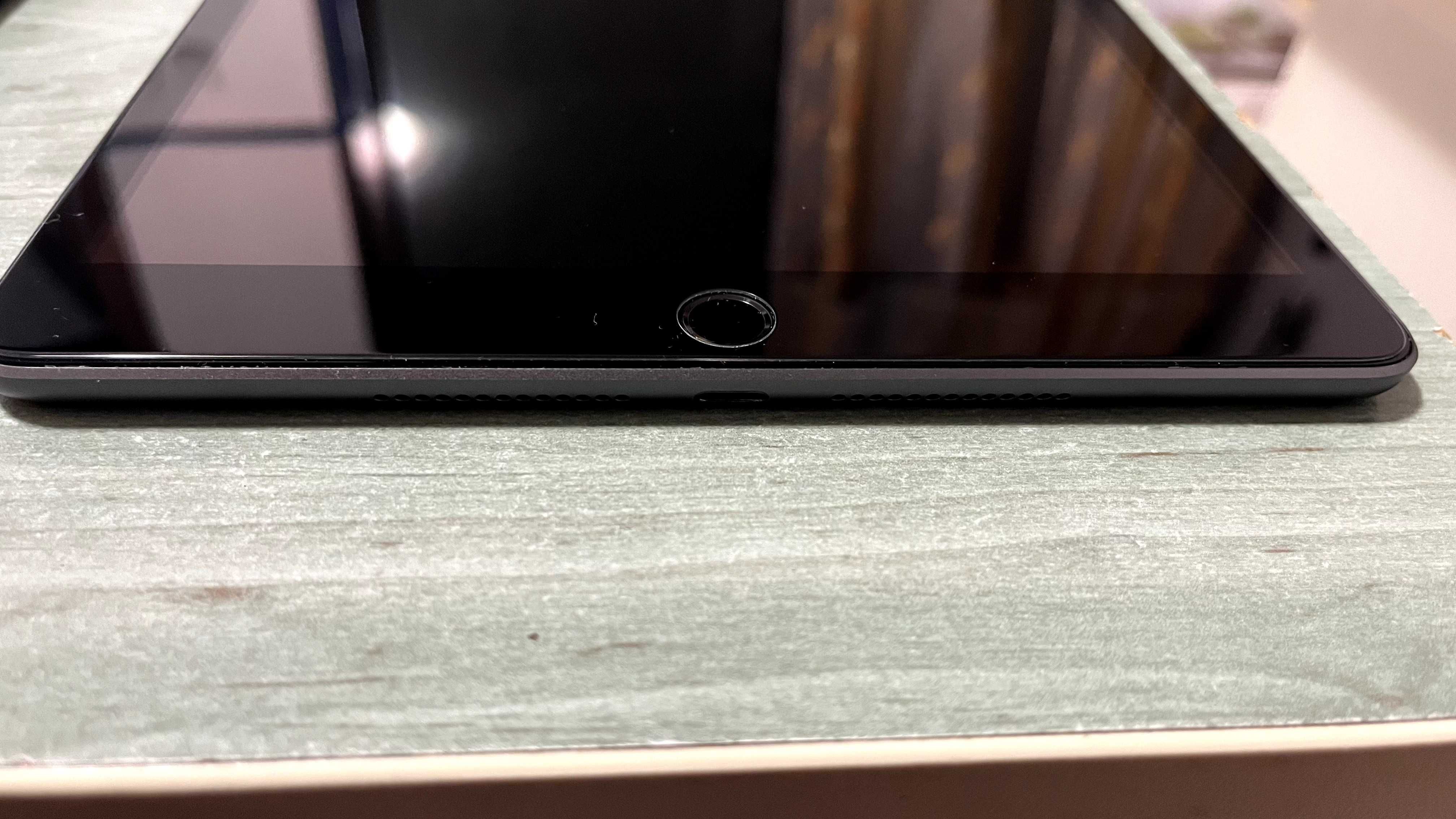 Намален! iPad 8th Gen 10.2, 128 GB, WiFi плюс аксесоари