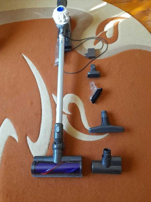 Vand aspirator vertical Dyson V 6 +