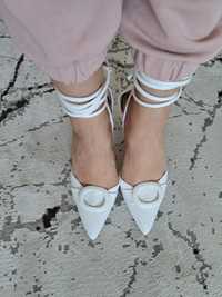 Pantofi superbi albi