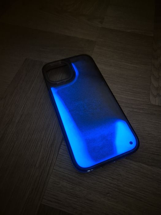 Husa iPhone 13/14 cu fosfor lichid in interior