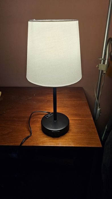 Lampă de masa sau noptieră