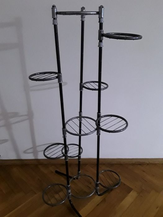 Метален цветарник