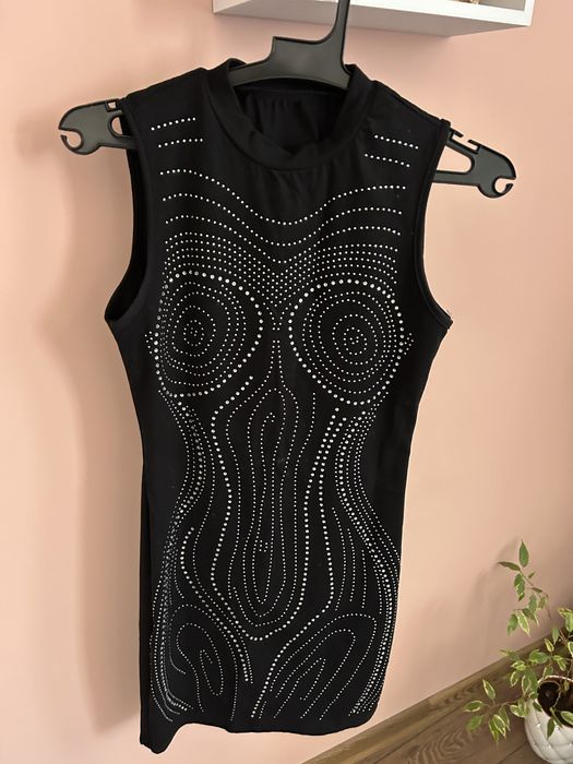 Вечерна рокля с камъни