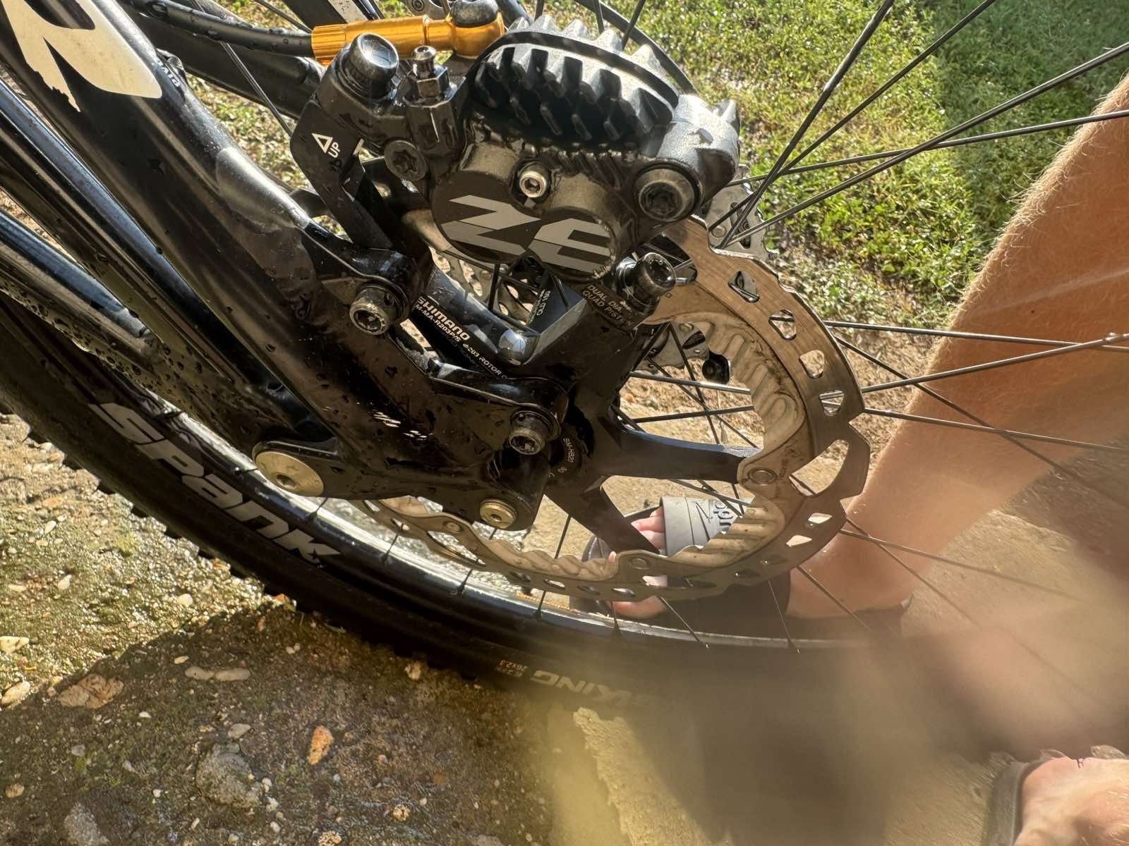 Продавам demo 8 carbon