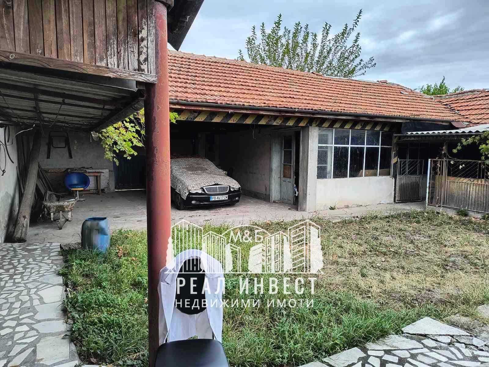 Продавам къща в с. Върбица