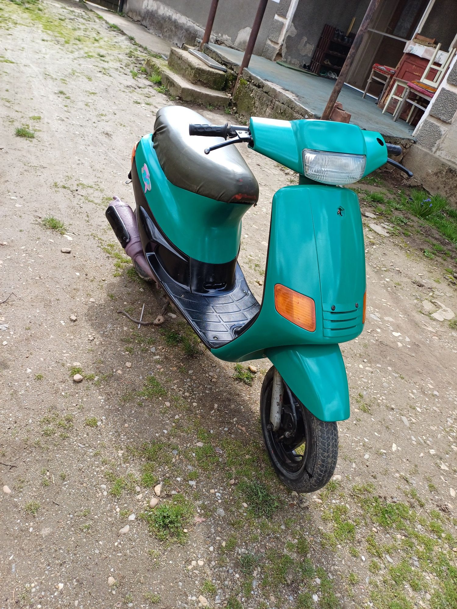 Vand sau schimb scuter piaggio zip 1000 de lei