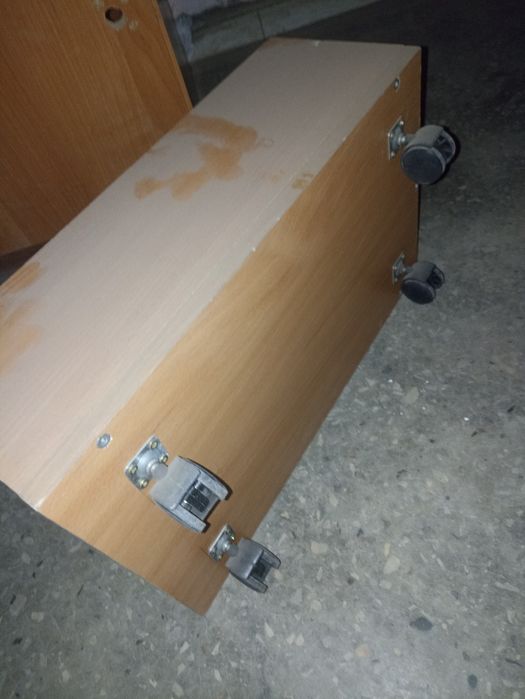 Тумба на колесах для пк