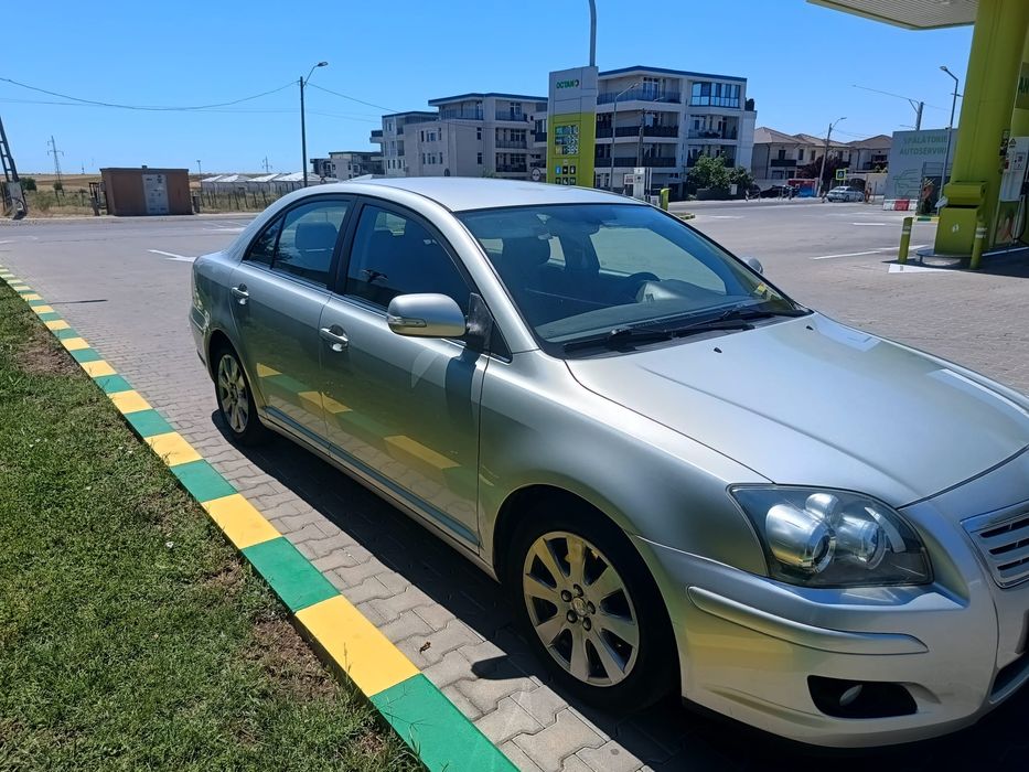 Vând sau schimb Toyota Avensis T25.  2.0