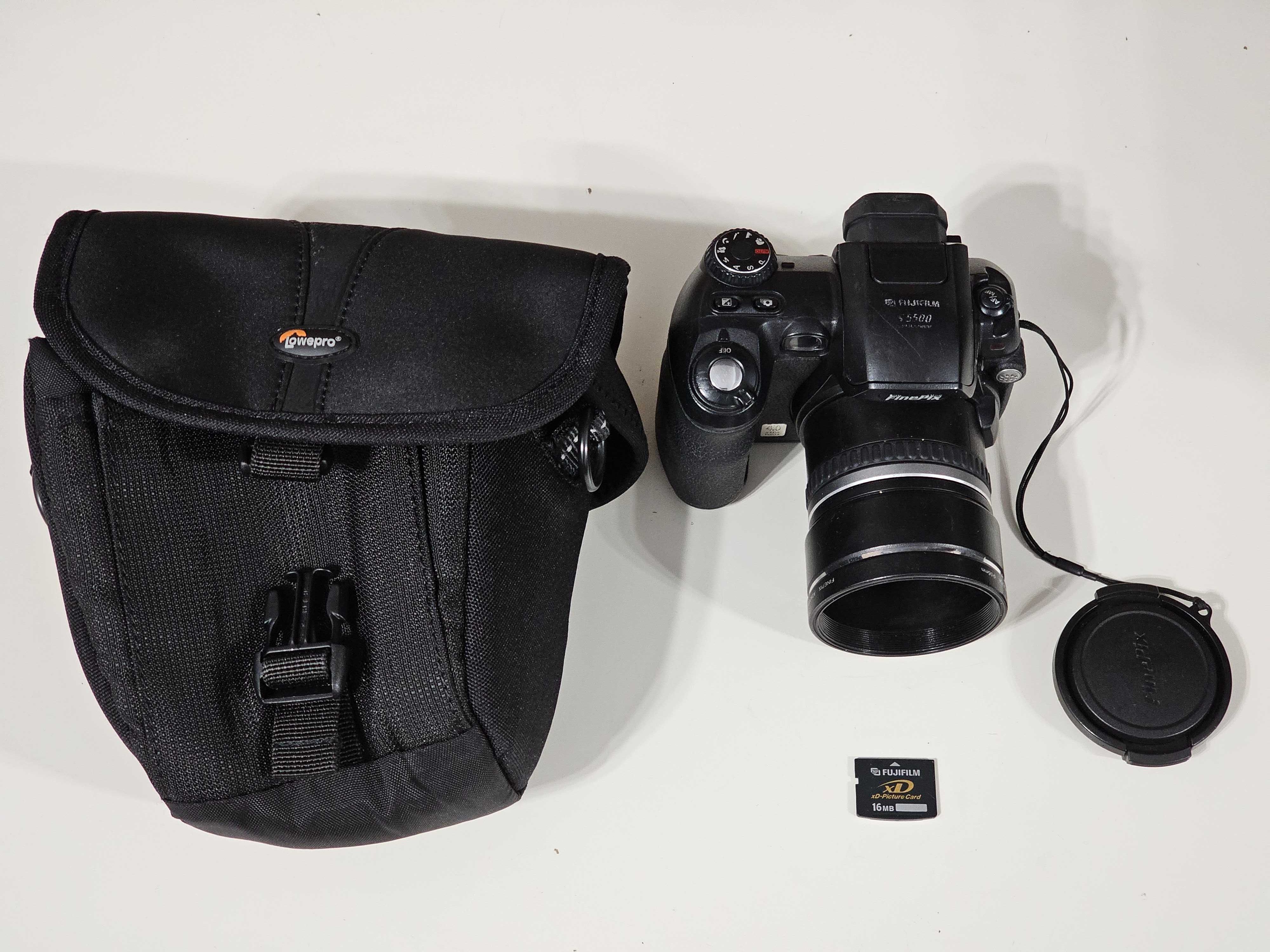 Camera foto Digitala Vintage Fujifilm S5500 4MP 10x Zoom card si husa