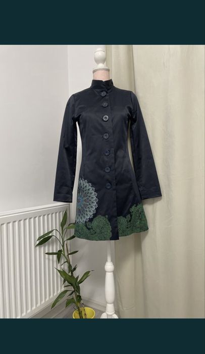 Trench/ palton Desigual S