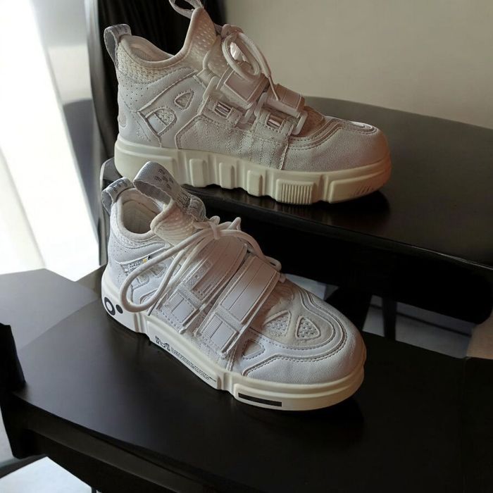 Бели дамски маратонки