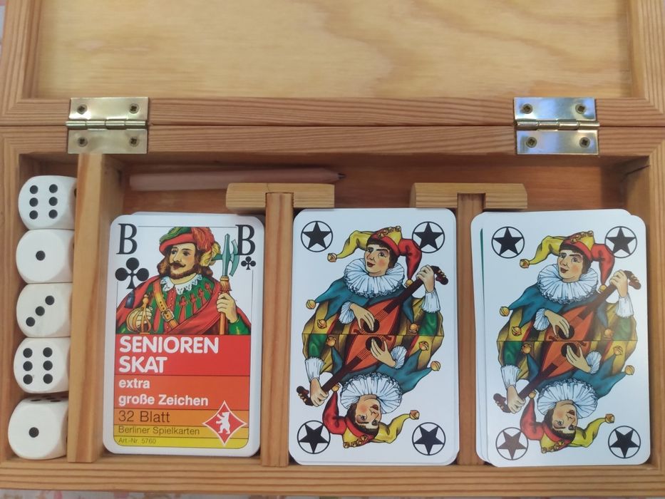 Set carti de joc, 3 pachete cu zaruri, poker, bridge, canasta, romme