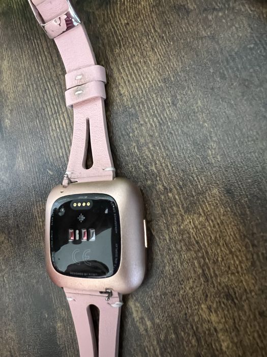 Ceas/bratara Fitbit Versa 2