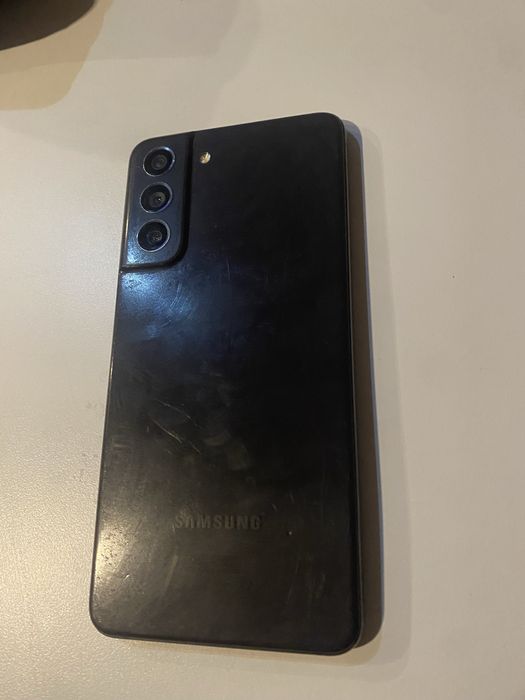 Samsung s21 fe.
