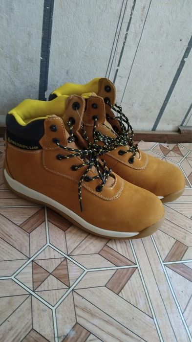 срочно продам рабочие ботинки