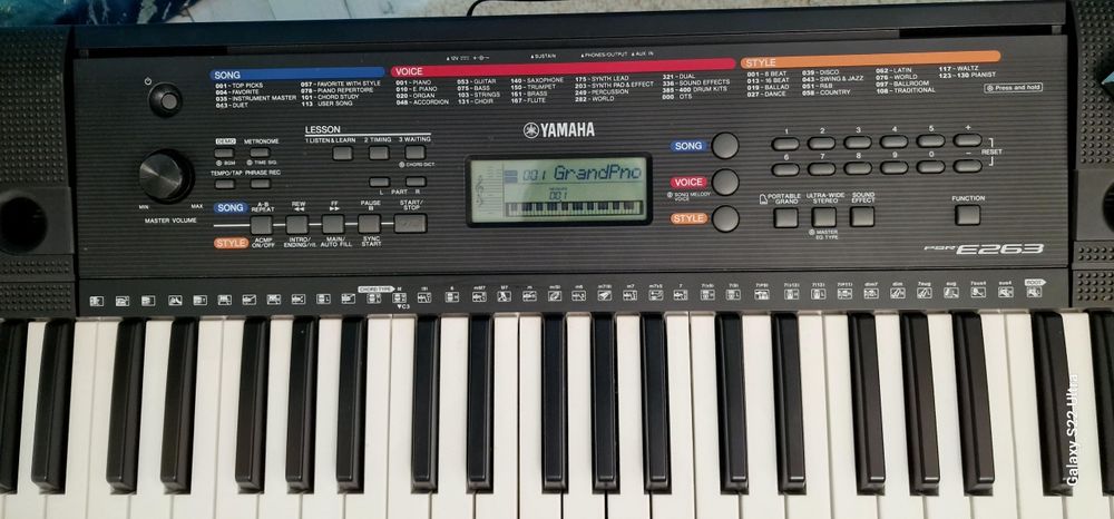 Pian Yamaha Psr E263