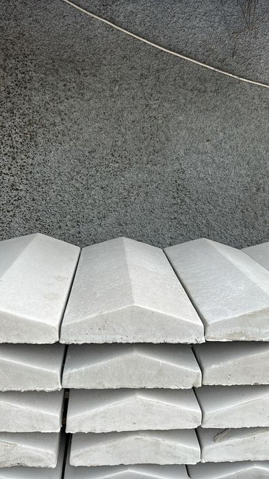 Placi de gard și stalpi / capace de gard și palarii/spalieri /tuburi