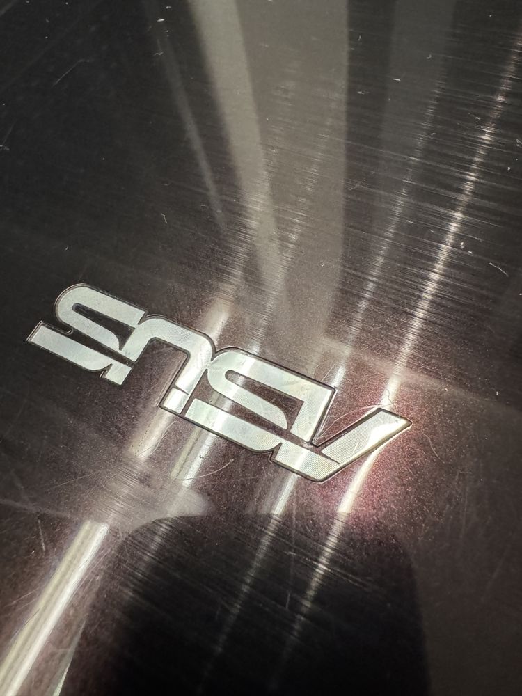 Лаптоп Asus перфектен